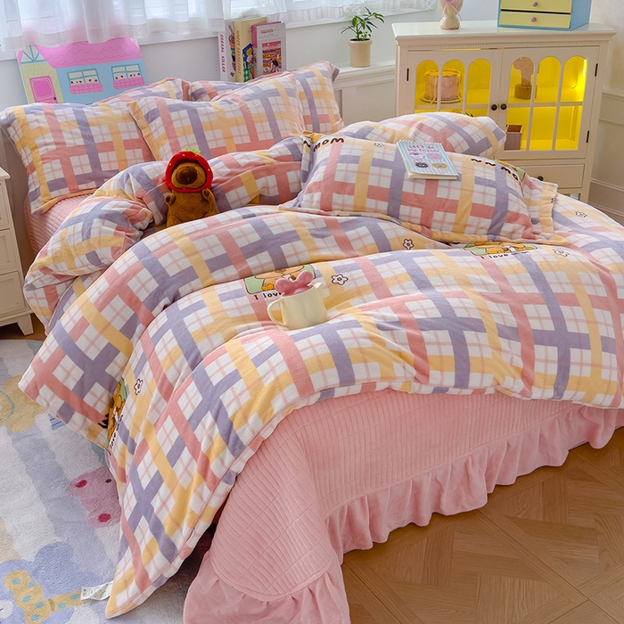 赫梵茜 2025新款亲肤舒适爆款•牛奶绒花边床盖款四件套 卡皮巴拉