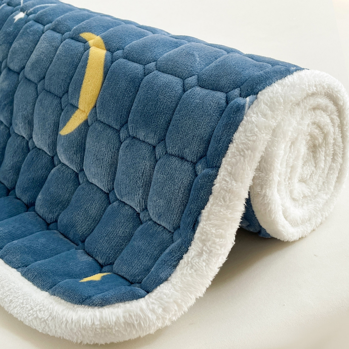 91家纺网 家纺一手货源 找家纺 眠势力 2025新款牛奶绒床垫加绒床褥子秋冬保暖珊瑚绒夹棉床护垫 星月