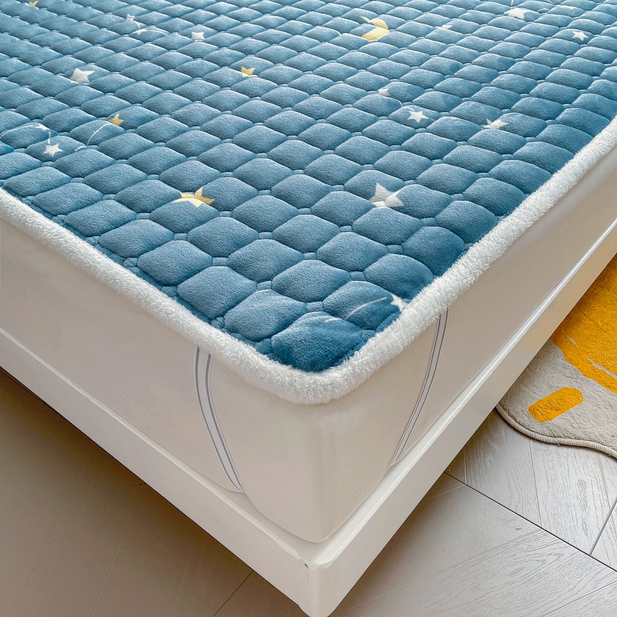 91家纺网 家纺一手货源 找家纺 眠势力 2025新款牛奶绒床垫加绒床褥子秋冬保暖珊瑚绒夹棉床护垫 星月