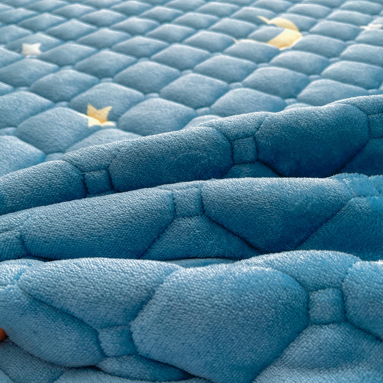 91家纺网 家纺一手货源 找家纺 眠势力 2025新款牛奶绒床垫加绒床褥子秋冬保暖珊瑚绒夹棉床护垫 星月