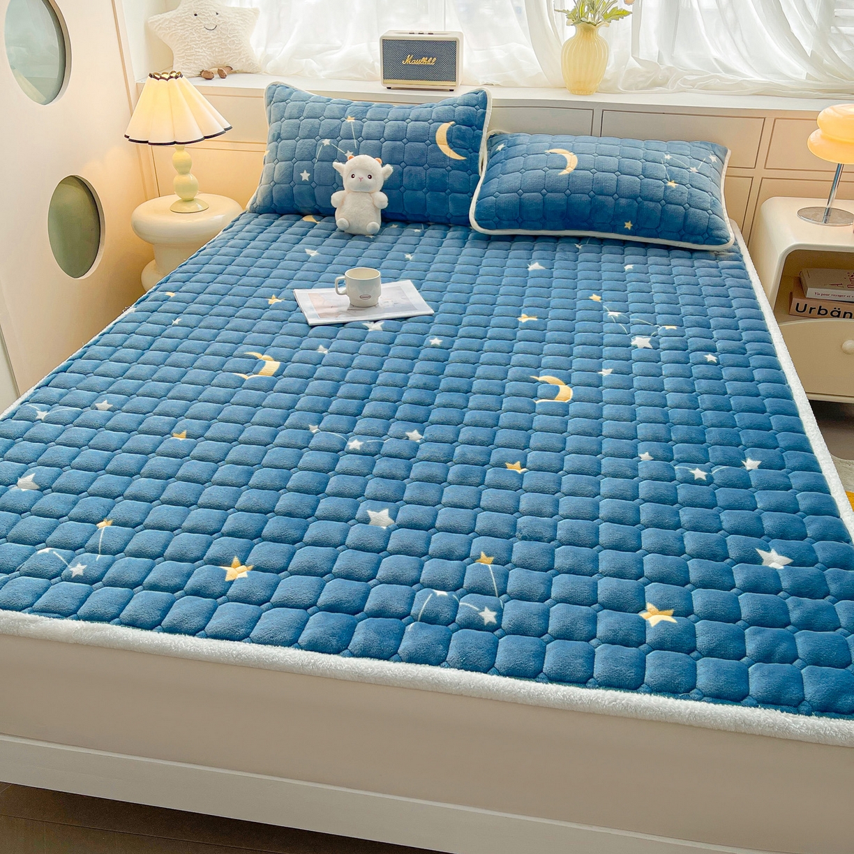 91家纺网 家纺一手货源 找家纺 眠势力 2025新款牛奶绒床垫加绒床褥子秋冬保暖珊瑚绒夹棉床护垫 星月