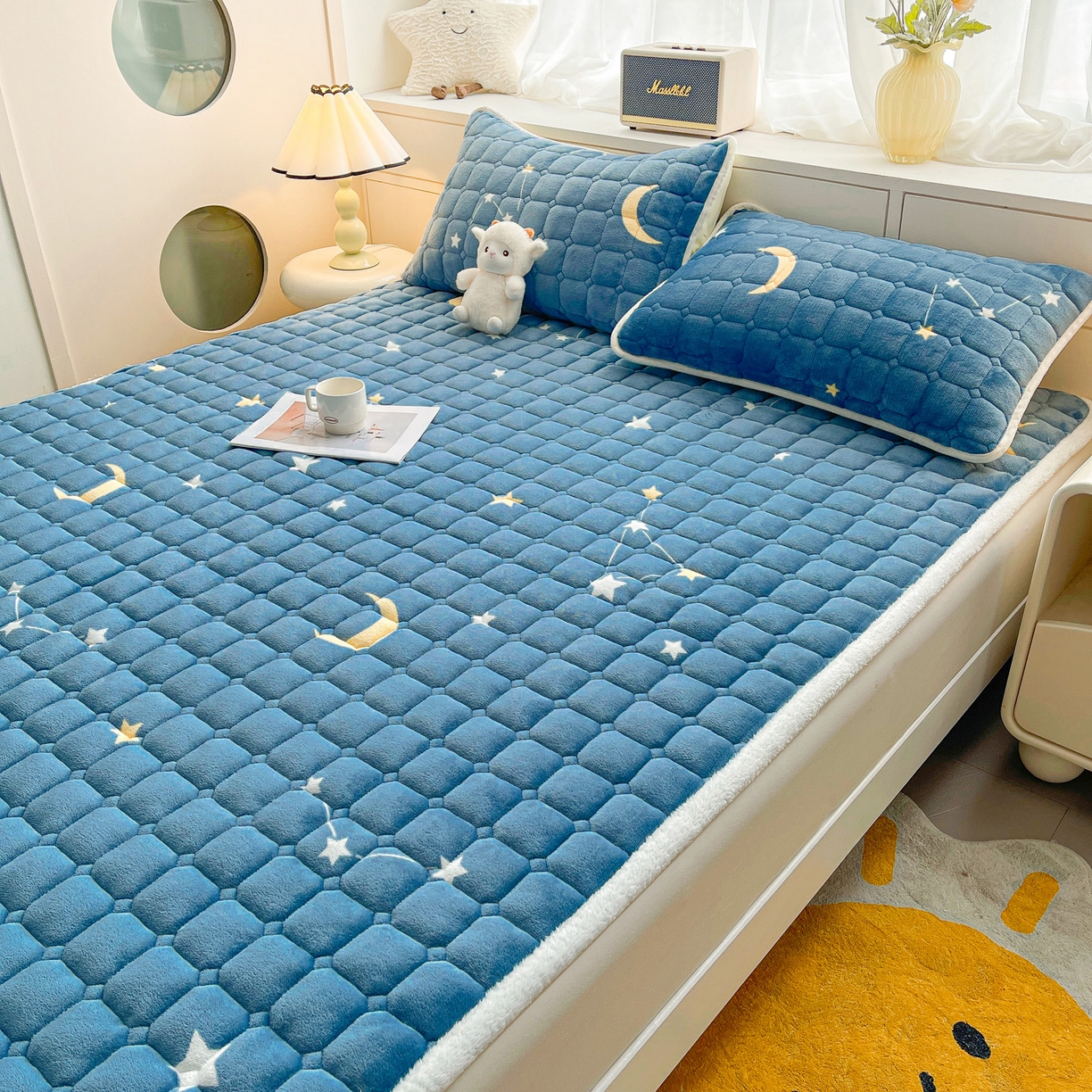 91家纺网 家纺一手货源 找家纺 眠势力 2025新款牛奶绒床垫加绒床褥子秋冬保暖珊瑚绒夹棉床护垫 星月