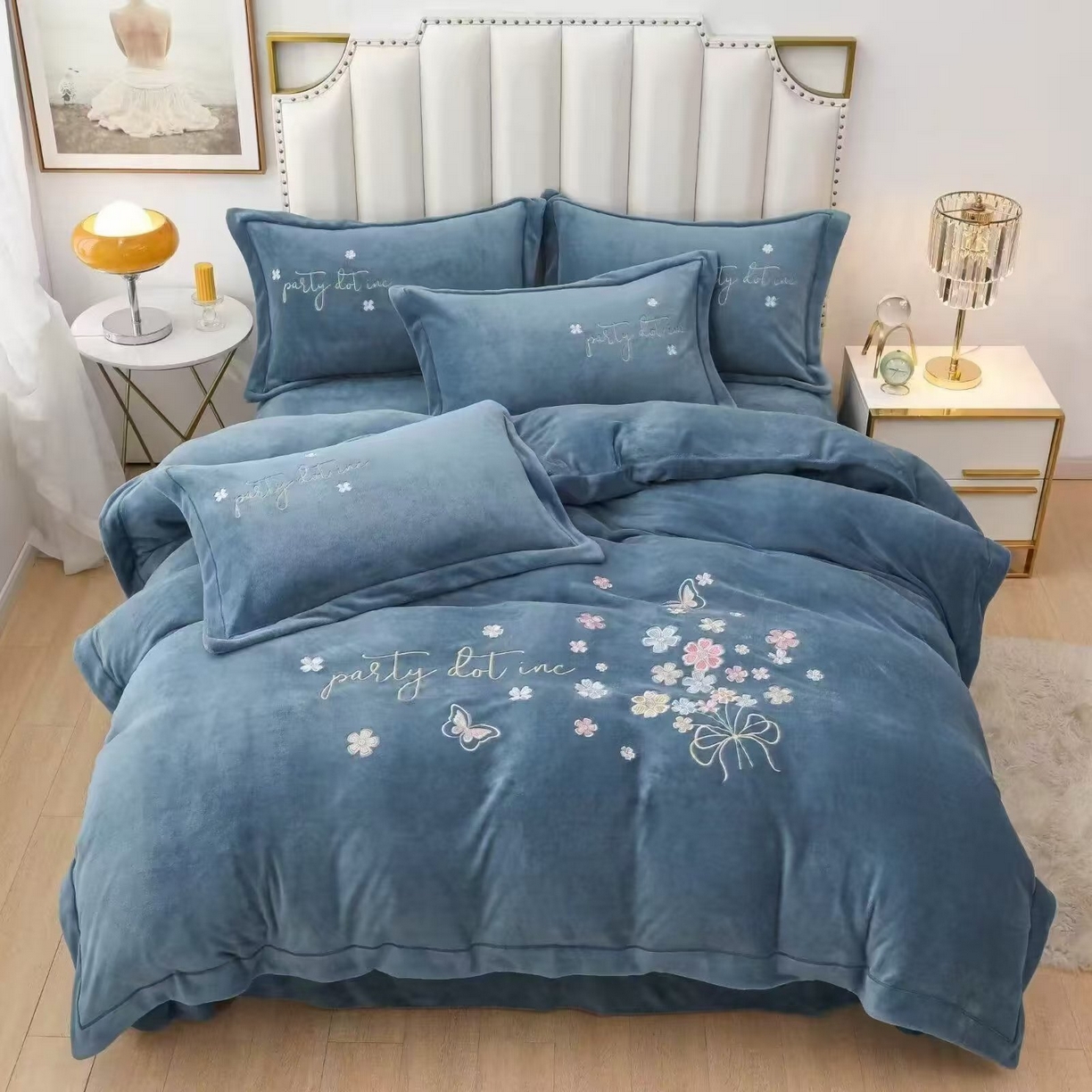 91家纺网 家纺一手货源 找家纺 优姿家纺 2025新款全消光10斤牛奶绒宽边绣花保暖四件套 蝶语花香宝石蓝