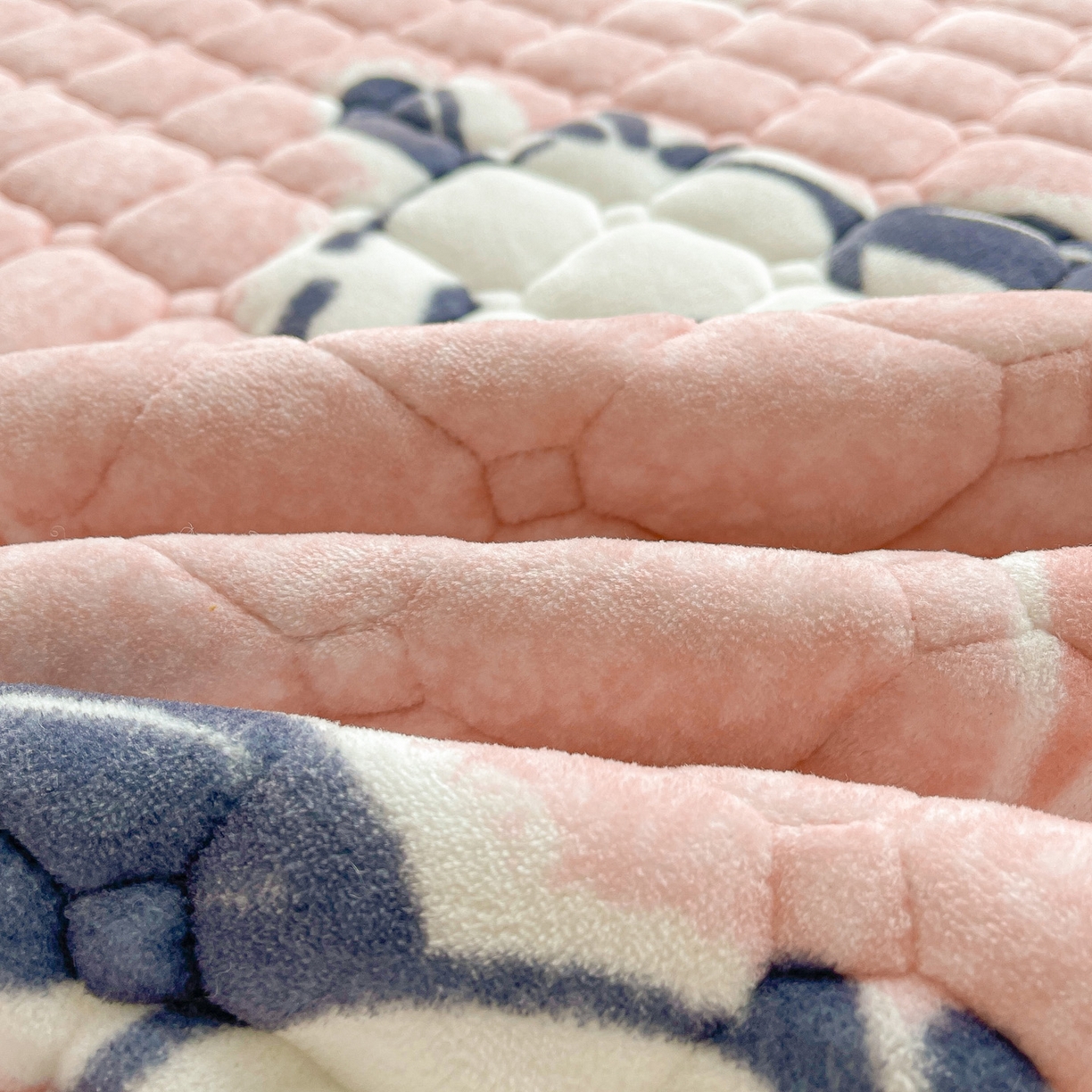 91家纺网 家纺一手货源 找家纺 眠势力 2025新款牛奶绒床垫加绒床褥子秋冬保暖珊瑚绒夹棉床护垫 音符小熊