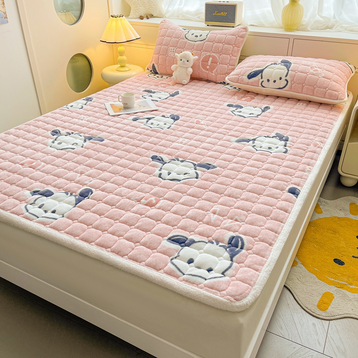 91家纺网 家纺一手货源 找家纺 眠势力 2025新款牛奶绒床垫加绒床褥子秋冬保暖珊瑚绒夹棉床护垫 音符小熊