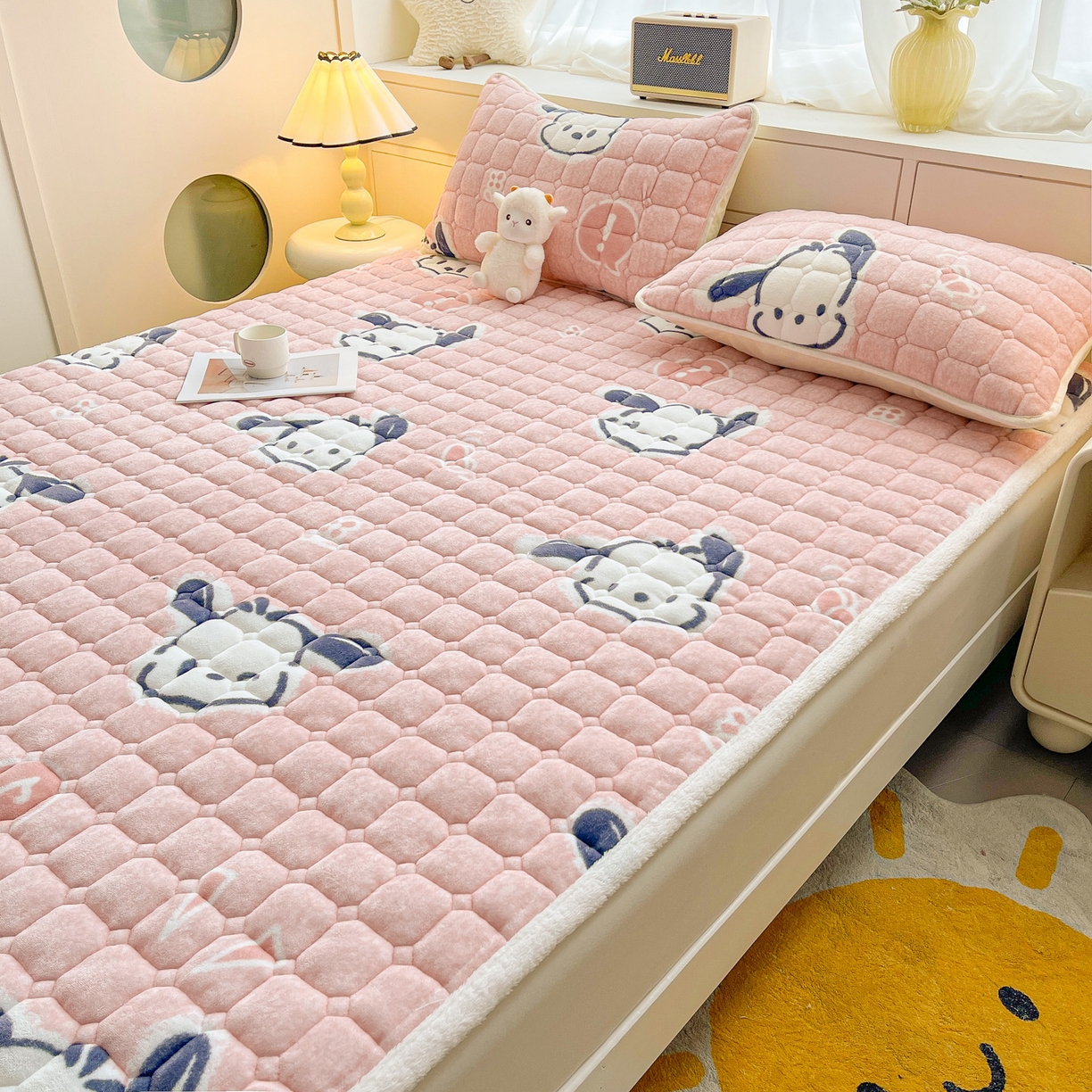 91家纺网 家纺一手货源 找家纺 眠势力 2025新款牛奶绒床垫加绒床褥子秋冬保暖珊瑚绒夹棉床护垫 音符小熊