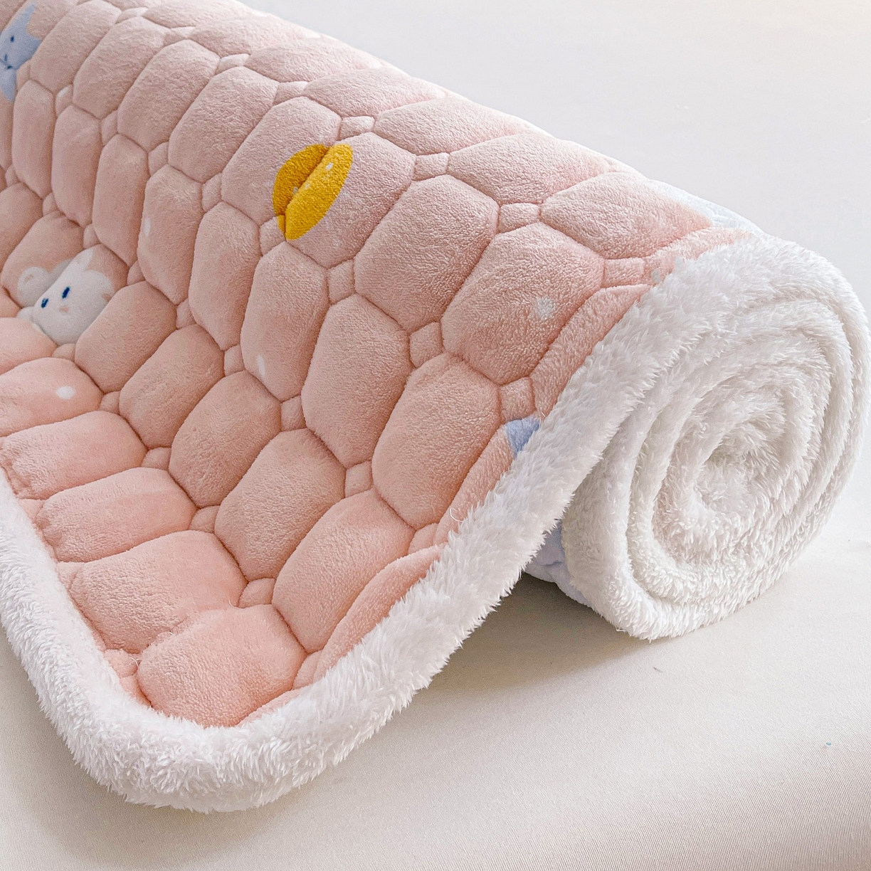 91家纺网 家纺一手货源 找家纺 眠势力 2025新款牛奶绒床垫加绒床褥子秋冬保暖珊瑚绒夹棉床护垫 圆圆圈圈