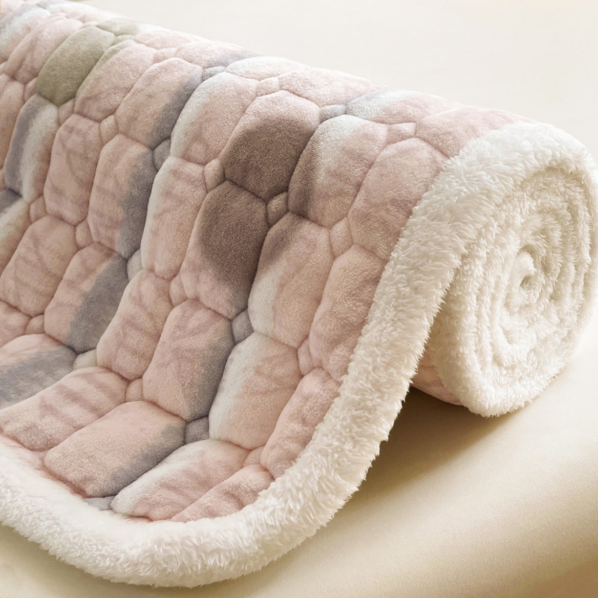 91家纺网 家纺一手货源 找家纺 眠势力 2025新款牛奶绒床垫加绒床褥子秋冬保暖珊瑚绒夹棉床护垫 圆圆圈圈