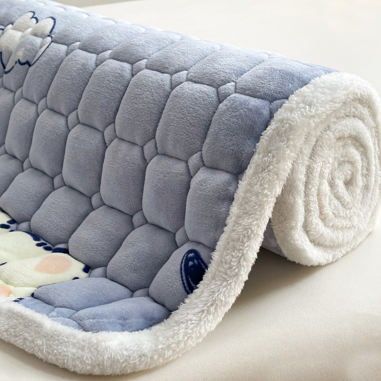 91家纺网 家纺一手货源 找家纺 眠势力 2025新款牛奶绒床垫加绒床褥子秋冬保暖珊瑚绒夹棉床护垫 云朵小熊