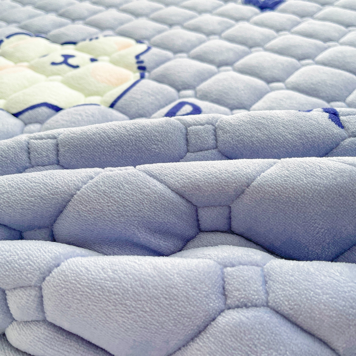 91家纺网 家纺一手货源 找家纺 眠势力 2025新款牛奶绒床垫加绒床褥子秋冬保暖珊瑚绒夹棉床护垫 云朵小熊