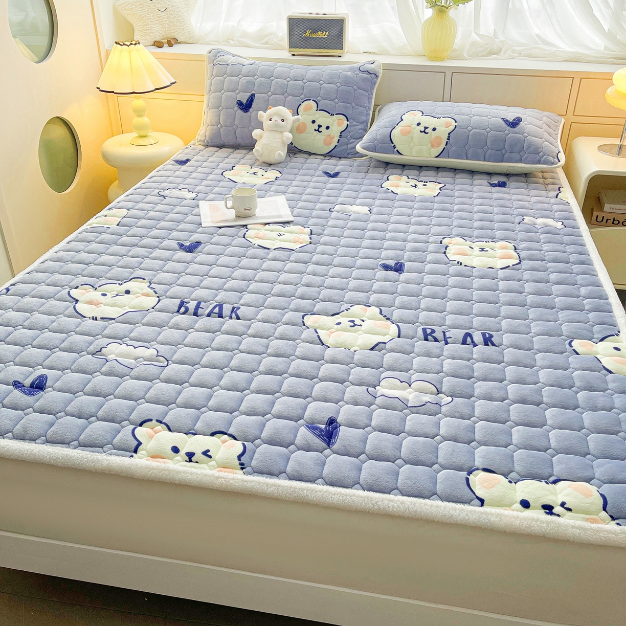 91家纺网 家纺一手货源 找家纺 眠势力 2025新款牛奶绒床垫加绒床褥子秋冬保暖珊瑚绒夹棉床护垫 云朵小熊