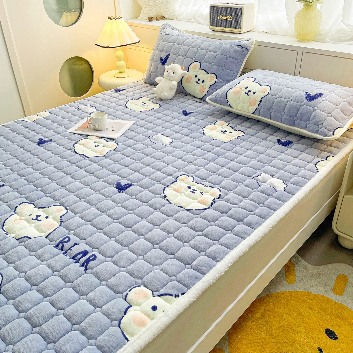 91家纺网 家纺一手货源 找家纺 眠势力 2025新款牛奶绒床垫加绒床褥子秋冬保暖珊瑚绒夹棉床护垫 云朵小熊