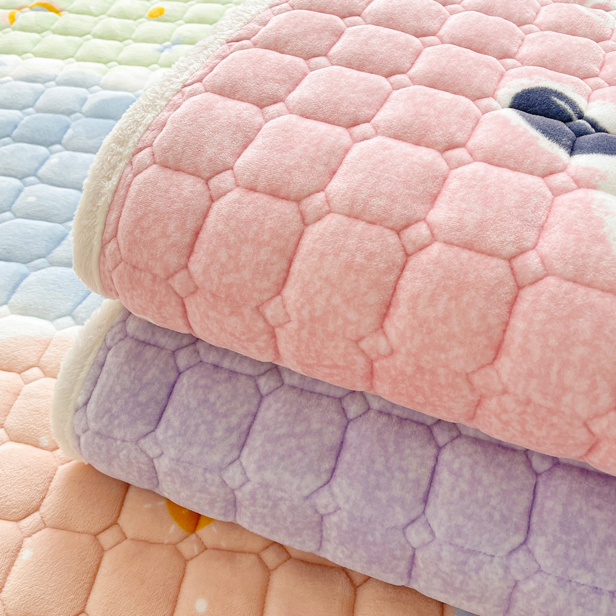 91家纺网 家纺一手货源 找家纺 眠势力 2025新款牛奶绒床垫加绒床褥子秋冬保暖珊瑚绒夹棉床护垫 组合图仅供展示不可下单