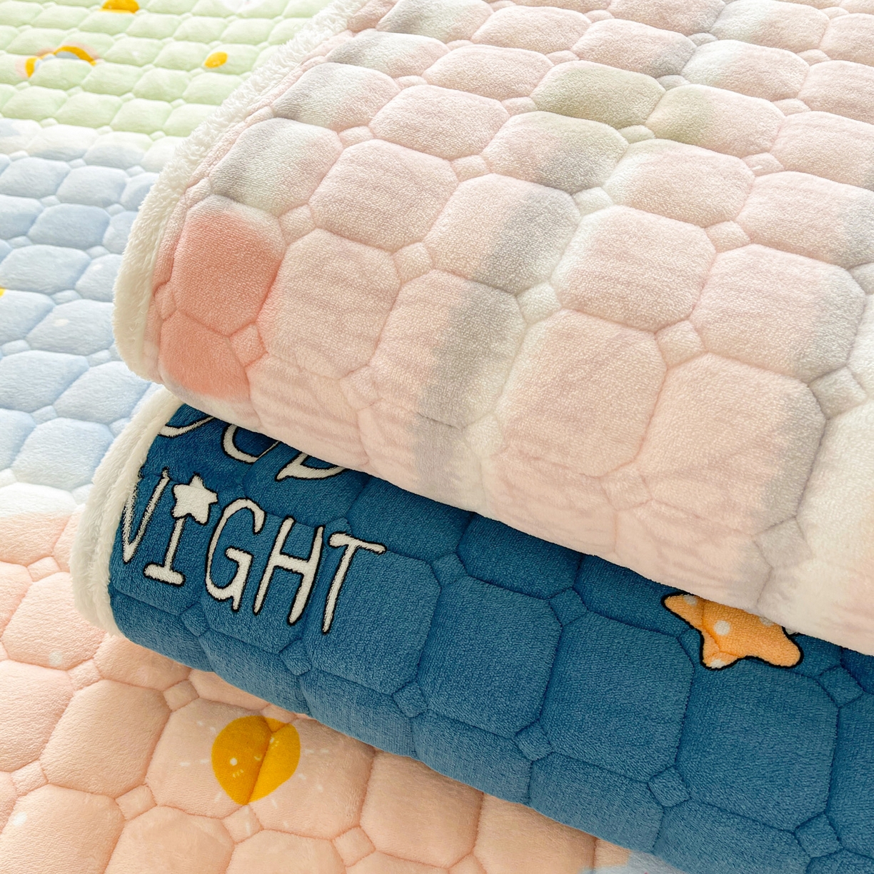 91家纺网 家纺一手货源 找家纺 眠势力 2025新款牛奶绒床垫加绒床褥子秋冬保暖珊瑚绒夹棉床护垫 组合图仅供展示不可下单