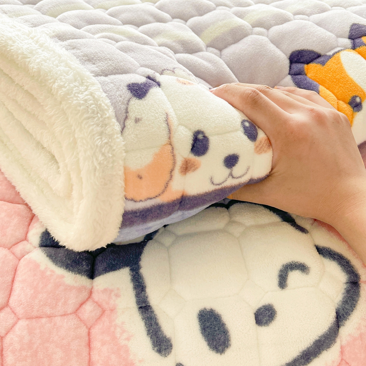 91家纺网 家纺一手货源 找家纺 眠势力 2025新款牛奶绒床垫加绒床褥子秋冬保暖珊瑚绒夹棉床护垫 组合图仅供展示不可下单