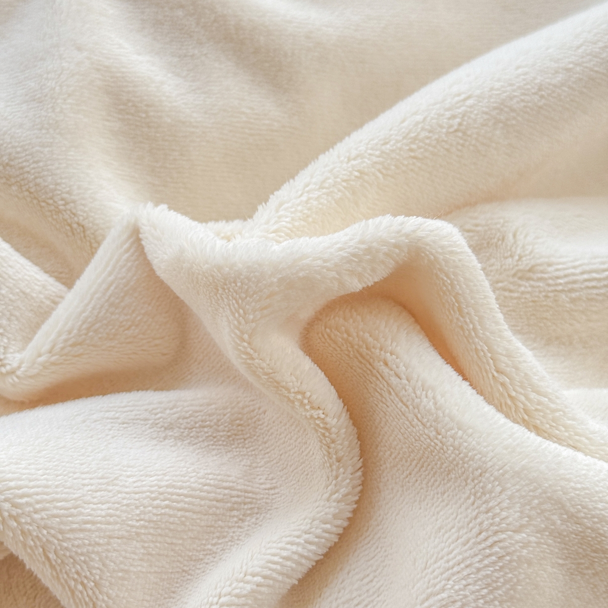 91家纺网 家纺一手货源 找家纺 KA家纺 2025新款绣花嵌绳牛奶绒四件套-元气满满系列 元气满满奶昔白紫