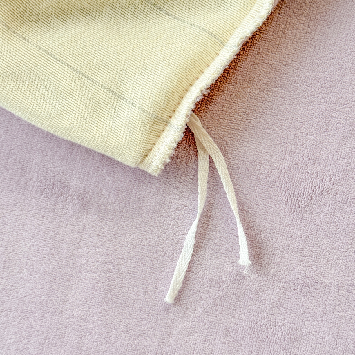 91家纺网 家纺一手货源 找家纺 KA家纺 2025新款绣花嵌绳牛奶绒四件套-元气满满系列 元气满满奶昔白紫