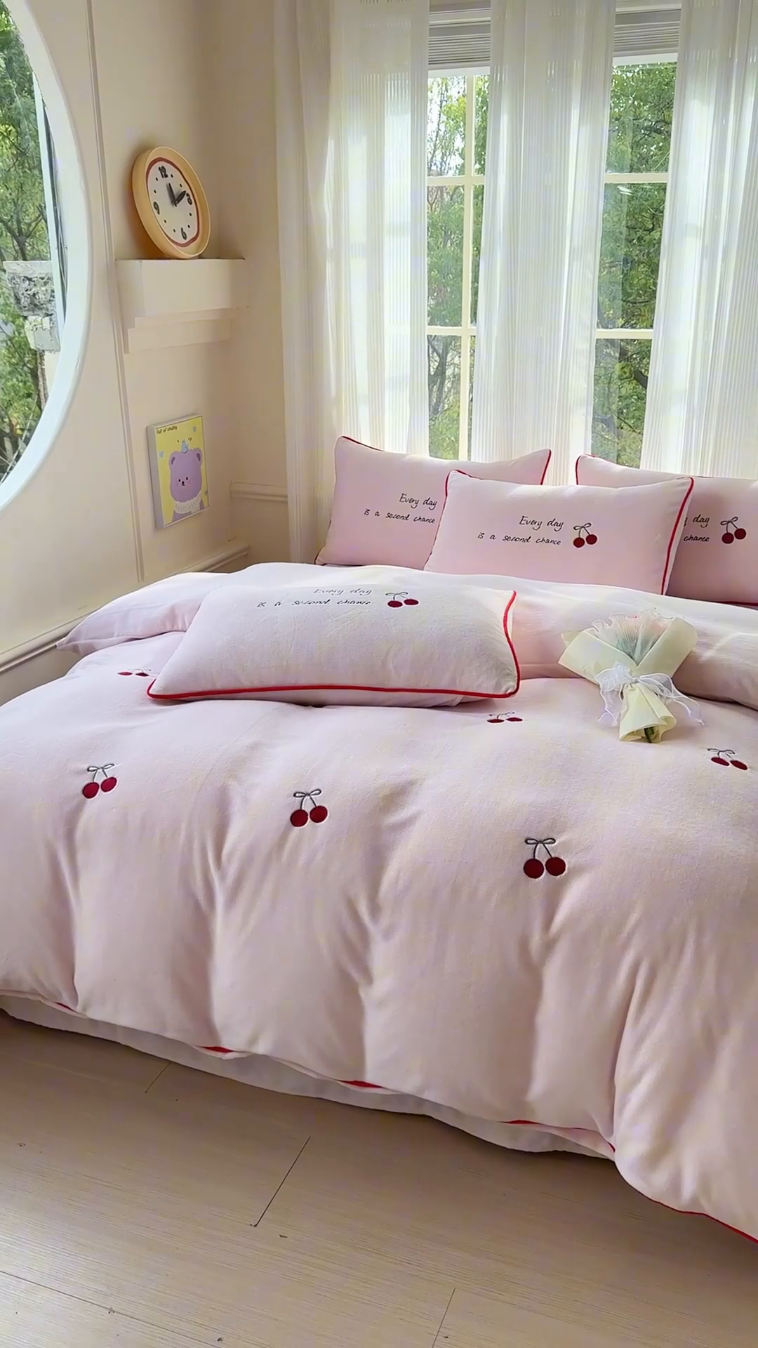 91家纺网 家纺一手货源 找家纺 KA家纺 2025新款绣花嵌绳牛奶绒四件套-元气满满系列 元气满满粉