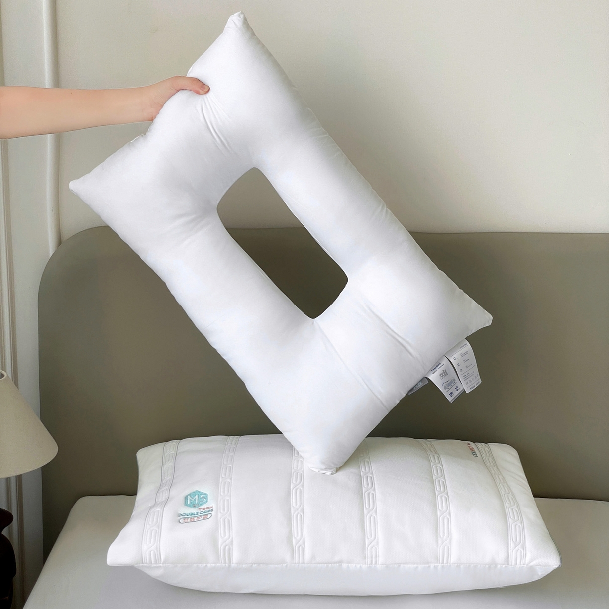 91家纺网 家纺一手货源 找家纺 亦帆枕芯 2025新款M五双核可拆卸护颈枕头二合一不压耳多功能调节枕头枕芯 M五双核护颈枕-两只装 48x74cm