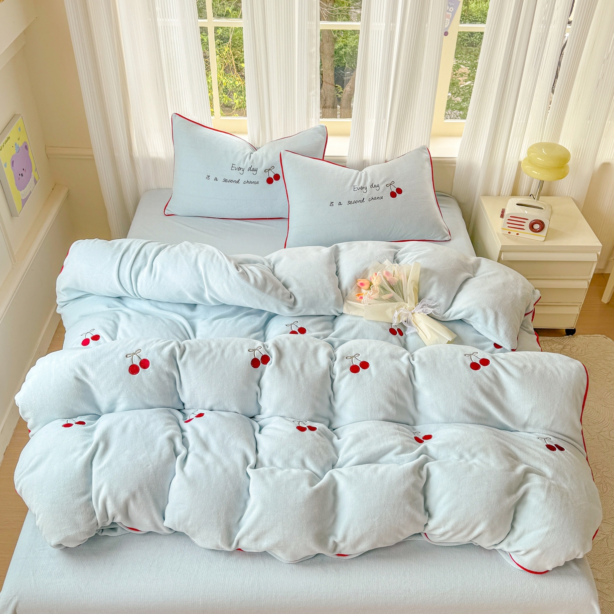 91家纺网 家纺一手货源 找家纺 KA家纺 2025新款绣花嵌绳牛奶绒四件套-元气满满系列 元气满满蓝