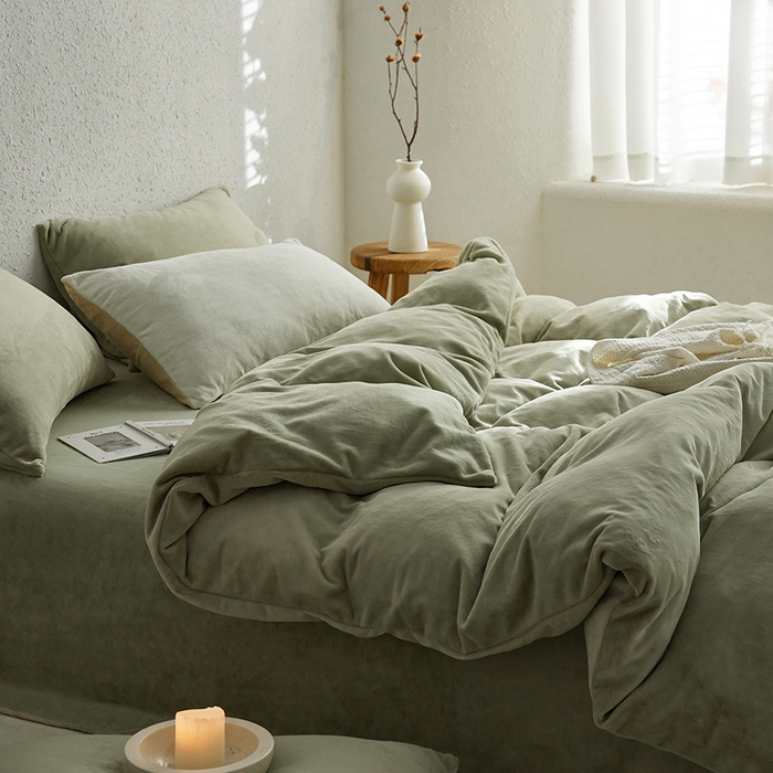 91家纺网 家纺一手货源 找家纺 千朵森 2025新款高克重全消光纯色牛奶绒套件四件套 风格一 绿芙