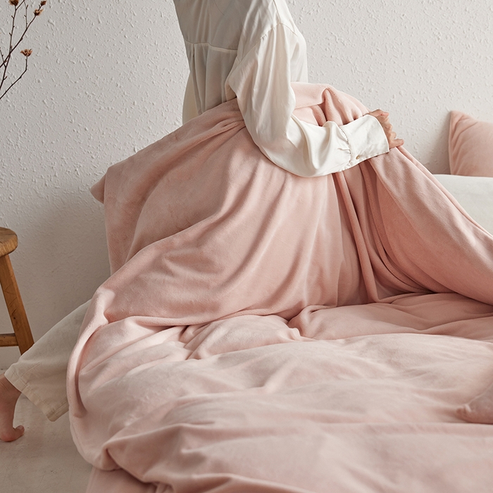 91家纺网 家纺一手货源 找家纺 千朵森 2025新款高克重全消光纯色牛奶绒套件四件套 风格一 藕荷粉