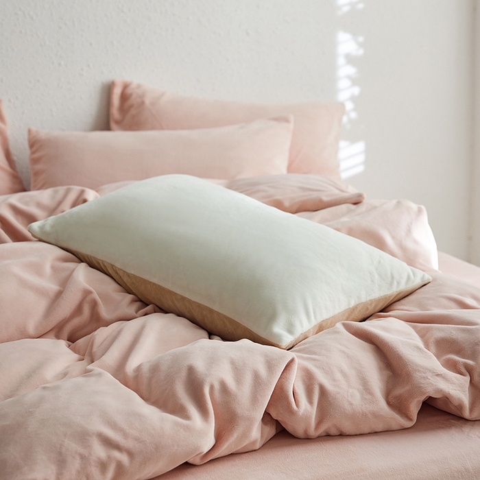 91家纺网 家纺一手货源 找家纺 千朵森 2025新款高克重全消光纯色牛奶绒套件四件套 风格一 藕荷粉