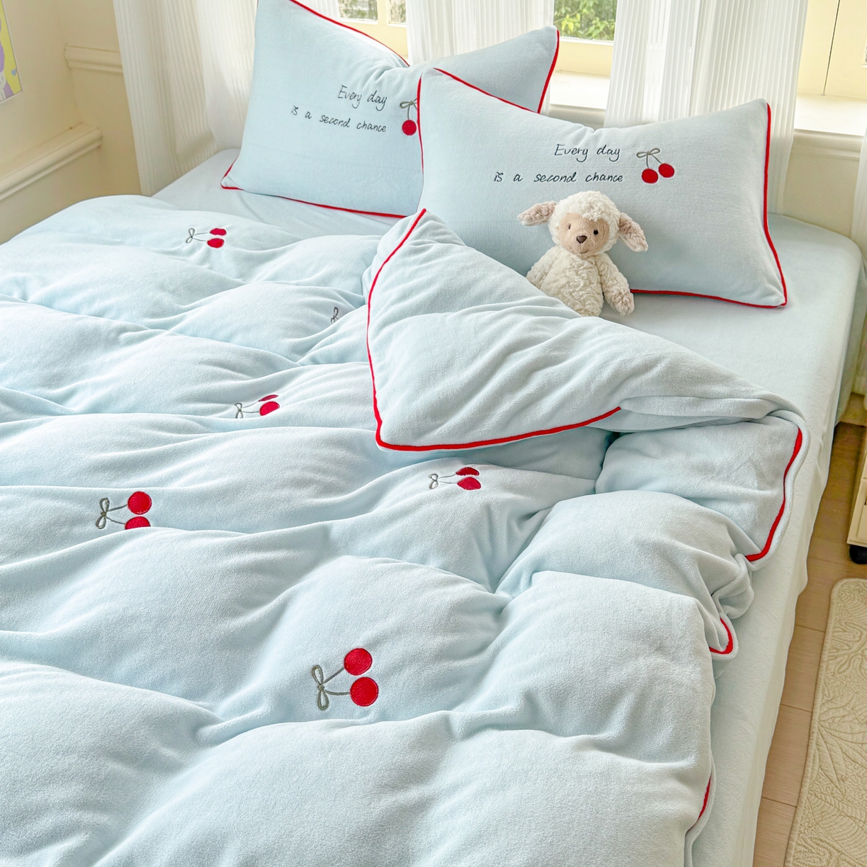 91家纺网 家纺一手货源 找家纺 KA家纺 2025新款绣花嵌绳牛奶绒四件套-元气满满系列 元气满满蓝