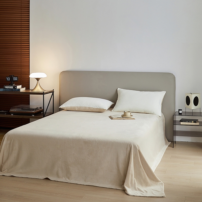 91家纺网 家纺一手货源 找家纺 （总）千朵森 2025新款高克重全消光纯色牛奶绒套件四件套 风格二