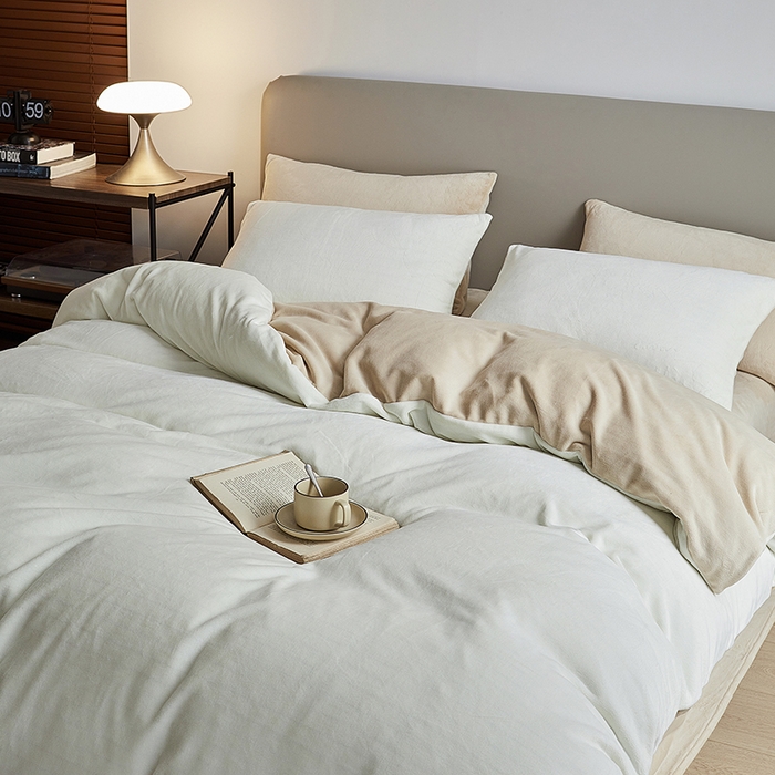 91家纺网 家纺一手货源 找家纺 （总）千朵森 2025新款高克重全消光纯色牛奶绒套件四件套 风格二