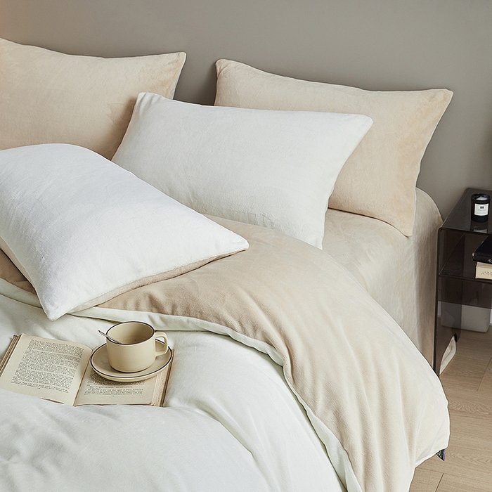 91家纺网 家纺一手货源 找家纺 （总）千朵森 2025新款高克重全消光纯色牛奶绒套件四件套 风格二