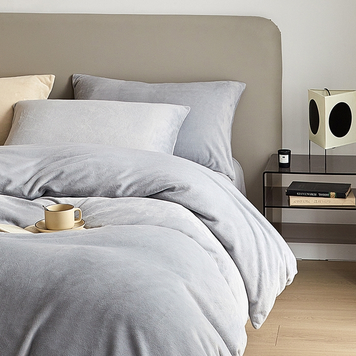 91家纺网 家纺一手货源 找家纺 （总）千朵森 2025新款高克重全消光纯色牛奶绒套件四件套 风格二