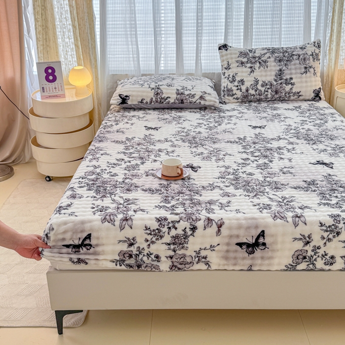 91家纺网 家纺一手货源 找家纺 （总）爱多多家居 2025新款兔兔绒牛奶绒印花床笠