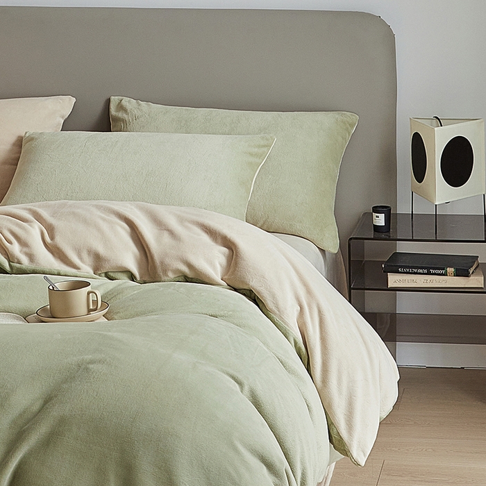 91家纺网 家纺一手货源 找家纺 （总）千朵森 2025新款高克重全消光纯色牛奶绒套件四件套 风格二