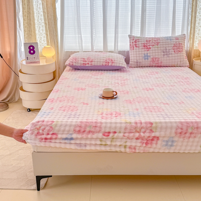 91家纺网 家纺一手货源 找家纺 （总）爱多多家居 2025新款兔兔绒牛奶绒印花床笠