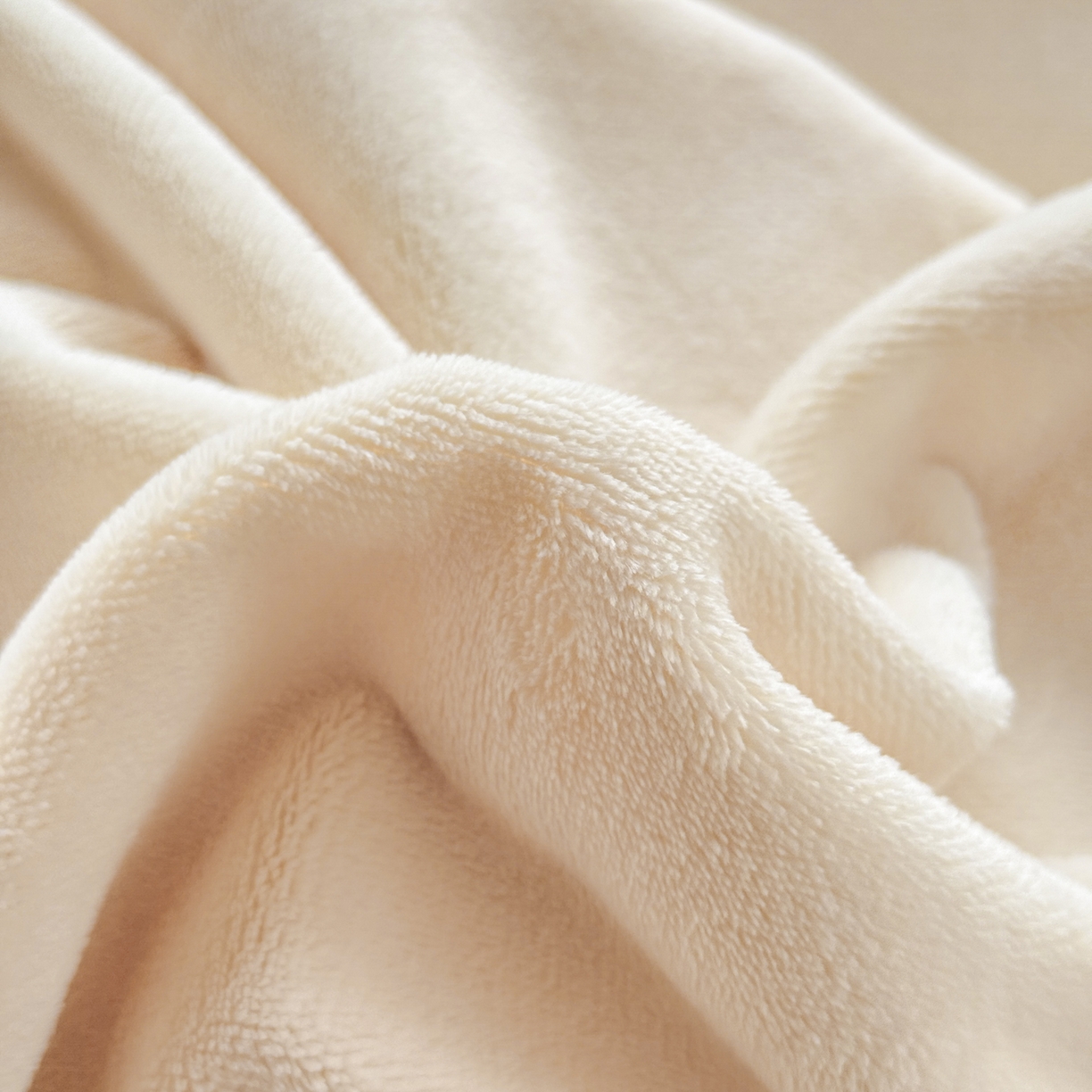 91家纺网 家纺一手货源 找家纺 KA家纺 2025新款绣花嵌绳牛奶绒四件套-元气满满系列 元气满满奶昔白粉