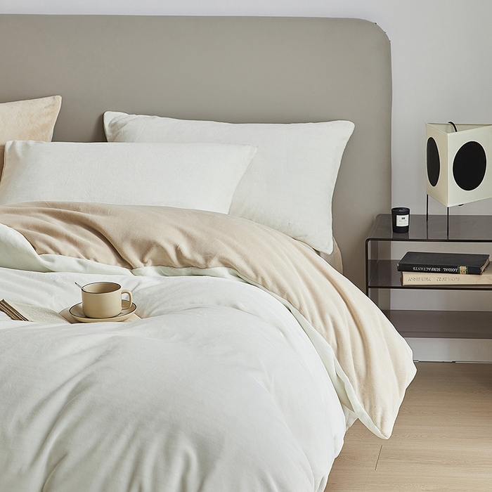 千朵森 2025新款高克重全消光纯色牛奶绒套件四件套 风格二 茶花白配郁金香