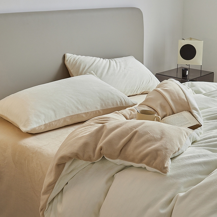 91家纺网 家纺一手货源 找家纺 千朵森 2025新款高克重全消光纯色牛奶绒套件四件套 风格二 茶花白配郁金香