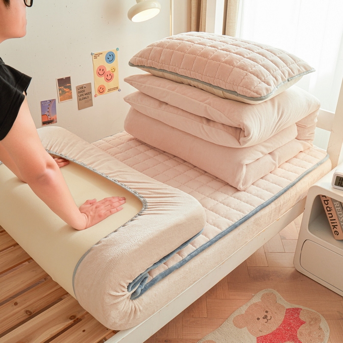 91家纺网 家纺一手货源 找家纺 （总）爱思凯家纺 2025新款初心-牛奶绒学生床笠小号三件套