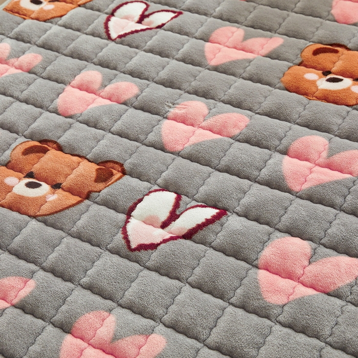 91家纺网 家纺一手货源 找家纺 爱思凯家纺 2025新款初心-牛奶绒学生床笠小号三件套 【初心】床笠-多米熊