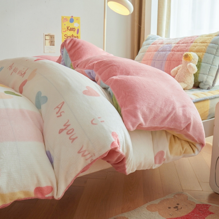 91家纺网 家纺一手货源 找家纺 爱思凯家纺 2025新款初心-牛奶绒学生床笠小号三件套 【初心】床笠-爱心彩虹