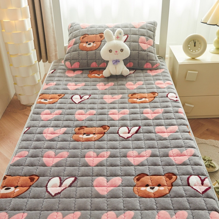 91家纺网 家纺一手货源 找家纺 爱思凯家纺 2025新款初心-牛奶绒学生床笠小号三件套 【初心】床笠-多米熊