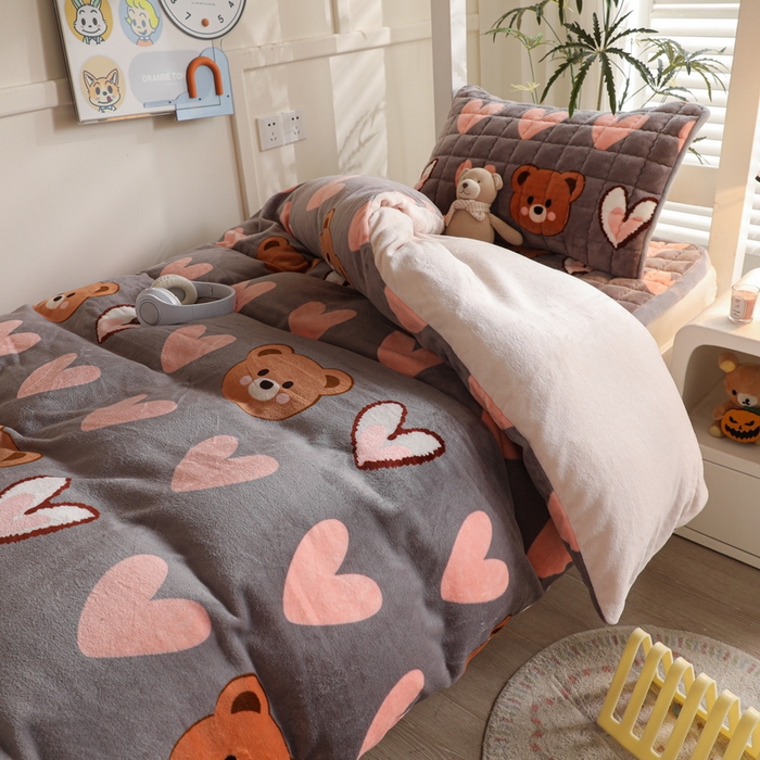 91家纺网 家纺一手货源 找家纺 爱思凯家纺 2025新款初心-牛奶绒学生床笠小号三件套 【初心】床笠-多米熊