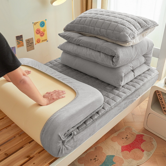 91家纺网 家纺一手货源 找家纺 （总）爱思凯家纺 2025新款初心-牛奶绒学生床笠小号三件套