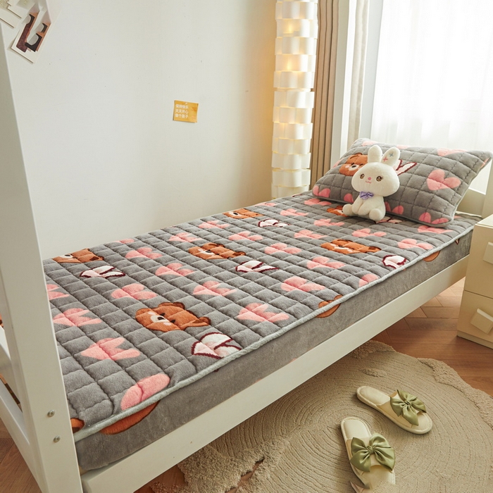 91家纺网 家纺一手货源 找家纺 爱思凯家纺 2025新款初心-牛奶绒学生床笠小号三件套 【初心】床笠-多米熊