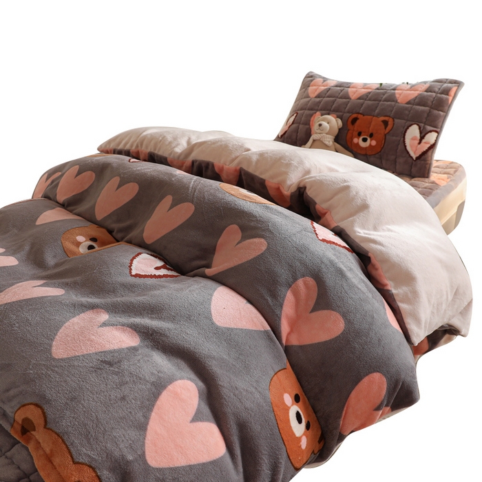 91家纺网 家纺一手货源 找家纺 爱思凯家纺 2025新款初心-牛奶绒学生床笠小号三件套 【初心】床笠-多米熊