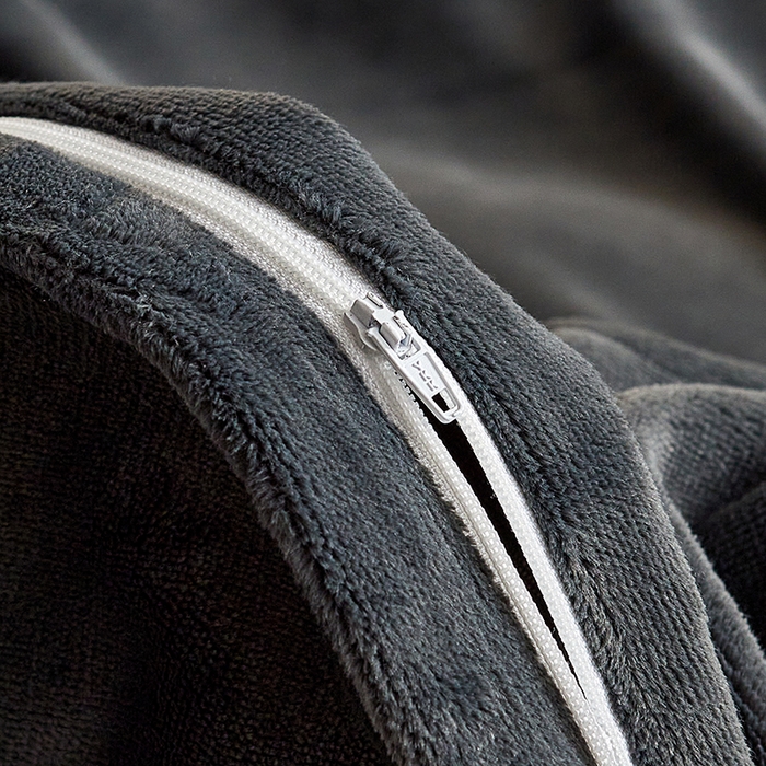 91家纺网 家纺一手货源 找家纺 千朵森 2025新款高克重全消光纯色牛奶绒套件四件套 风格二 墨灰