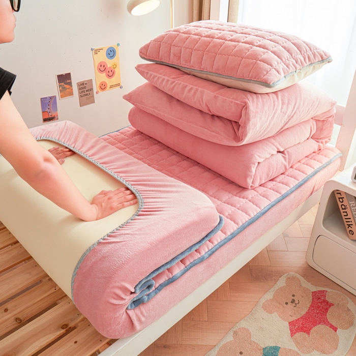 91家纺网 家纺一手货源 找家纺 爱思凯家纺 2025新款初心-牛奶绒学生床笠小号三件套 【初心】床笠-暗粉