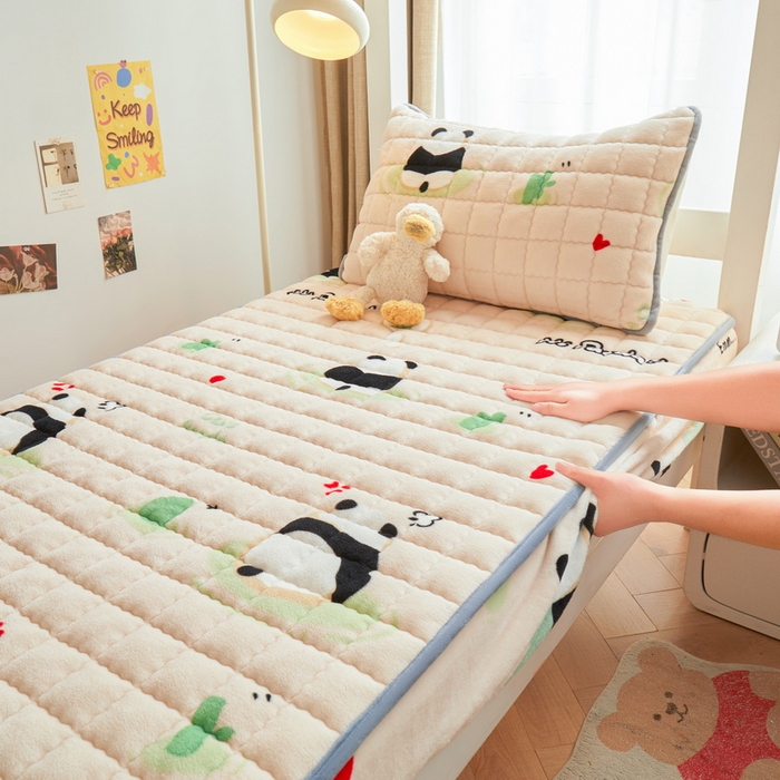 91家纺网 家纺一手货源 找家纺 爱思凯家纺 2025新款初心-牛奶绒学生床笠小号三件套 【初心】床笠-看熊猫