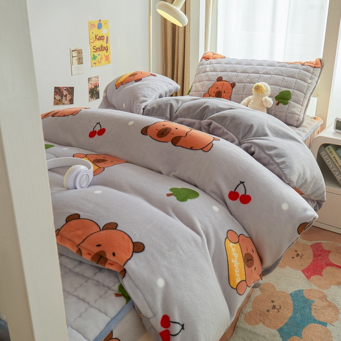 91家纺网 家纺一手货源 找家纺 爱思凯家纺 2025新款初心-牛奶绒学生床笠小号三件套 【初心】床笠-灰底卡拉